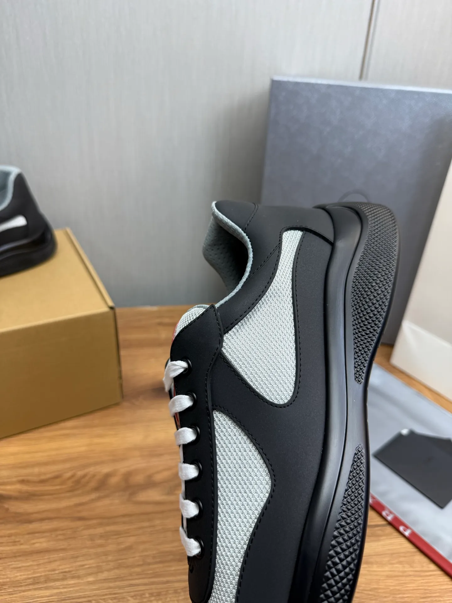 Men's shoes 640💰 [PRADA] Hot selling items🔥Must be recommended every day~~ Official website synchronized, 1:1 high quality shipments✔️ Imported cowhide fabric, rubber material + cowhide lining, original bottom, high-end airplane box packaging🎁 38-45 (38.45 custom-made, non-returnable)